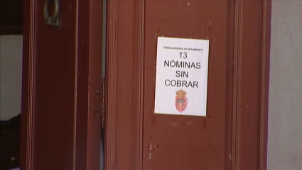 Cartel con las nóminas sin cobrar en Alburquerque