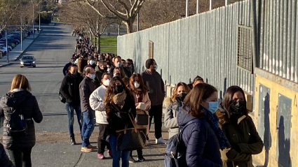 Colas para vacunarse en Plasencia