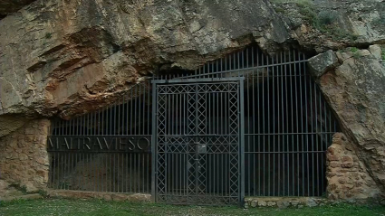 Entrada a la cueva de Maltravieso