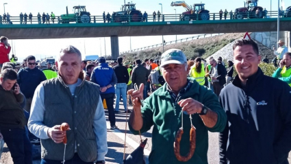 Agricultores en la autovía