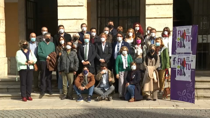 Foto de familia de FEDER con el consejero de sanidad esta mañana