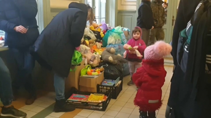 El ucraniano Aleksander y su mujer extremeña, van camino de la frontera de Ucrania para recoger a familiares