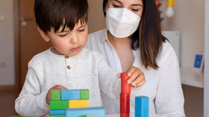 niño en en una escuela infantil