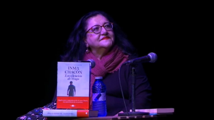 Inma Chacón en un momento de la presentación de su novela, 'Los silencios de Hugo', en la Sala Trajano de Mérida