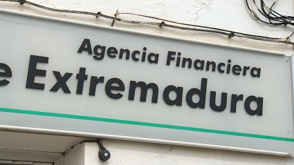 Fachada de la oficina de Unicaja Banco en Torremayor (Badajoz)