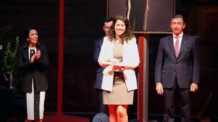 Natalia recogía el título que la reconoce como mejor expediente universitario de Bellas Artes