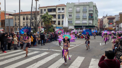 Desfile de comparsas en Navalmoral de la Mata