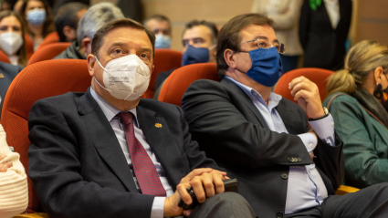 El ministro de Agricultura, Pesca y Alimentación, Luís Planas, y el presidente de la Junta de Extremadura, Guillermo Fernández Vara participan hoy del Cáceres, en la inauguración del foro participativo del sector primario sobre el proyecto de Ley de Prevención de Pérdidas y Desperdicio Alimentario. EFE Jero Morales