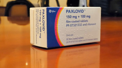 Caja de "Paxlovid", medicamento en pastillas contra la covid