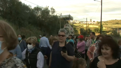 Momento del traslado de la patrona de Coria desde su ermita hasta la localidad