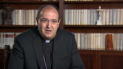 El obispo de Coria-Cáceres, Jesús Pulido, en un momento de la entrevista con Canal Extremadura TV