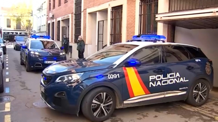 Entrada de tres de los detenidos en los juzgados de Don Benito