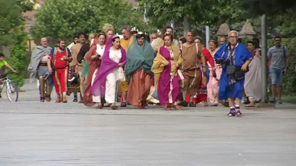 Domines y dominas de Augusta Emerita llegando al entrenamiento de gladiadores