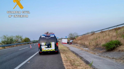 El equipo de atestados de la Guardia Civil, en el lugar del accidente