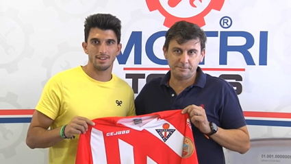 Alex Herrera renueva con el Don Benito