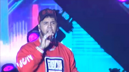 Anuel durante un concierto en Mérida