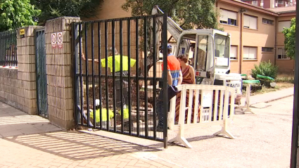 Operarios trabajando en el Colegio Moctezuma