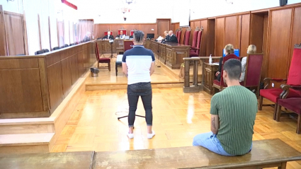 Los dos acusados en sala de la Audiencia Provincial de Badajoz