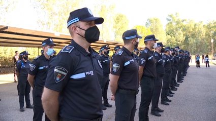 Un grupo de policías locales durante un acto en la región
