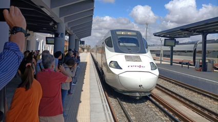 Alvia S-730 entrando en la estación de Mérida