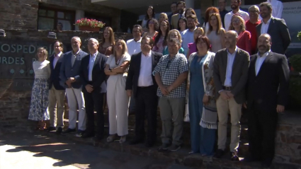 Foto grupal en el acto de constitución de la Mesa de Población de Extremadura