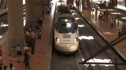 El Alvia extremeño, entrando en la estación de Atocha con 71 minutos de retraso.