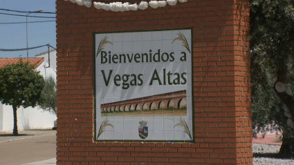 Placa de bienvenida en Vegas Altas, pedanía de Navalvillar de Pela