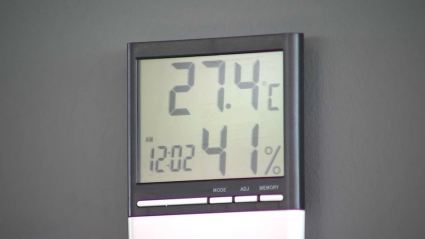 Imagen de un termometro de la Biblioteca de Badajoz esta mañana 
