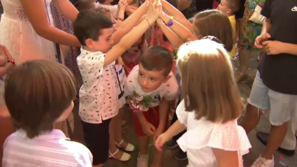 La Enramá infantil antecede a La Enramá tradicional de los jóvenes de Pinofranqueado