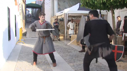 Exhibición de combate medieval en la Plaza de la Constitución de Magacela