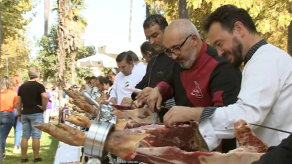 Encuentro solidario de cortadores de jamón en Puebla de la Calzada