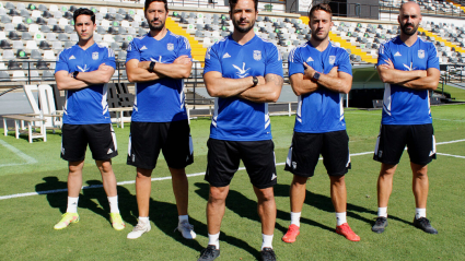 Isaac Jové con su equipo de trabajo en el CD Badajoz.