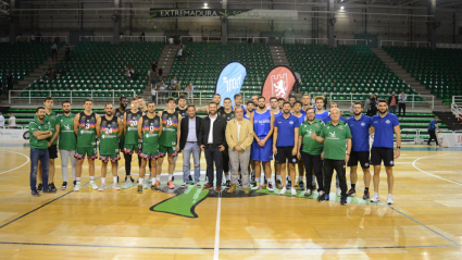 Plantilla del Cáceres Basket 22-23 en el Multiusos.