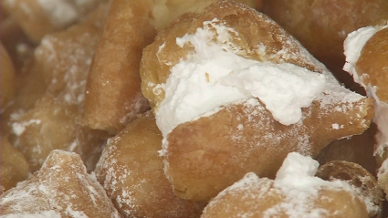 Buñuelos de nata elaborados de forma tradicional