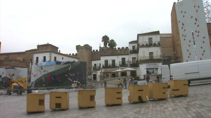 Rocódromo en Plaza Mayor de Cáceres