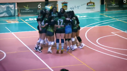 Jugadoras del Extremadura Arroyo celebrando