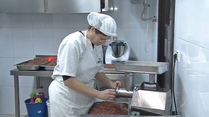 Fernanda Soto durante el proceso de elaboración de sus croquetas