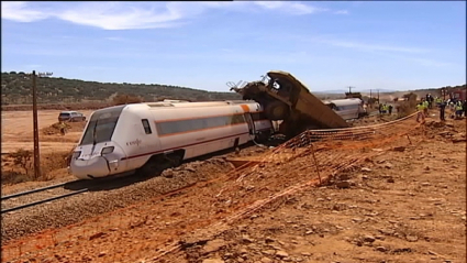 Accidente tren contra un camión en Carmonita en 2010