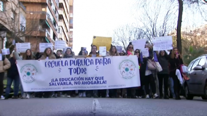 Manifestación convocada por la plataforma 'Especialidades ahogadas' en Cáceres
