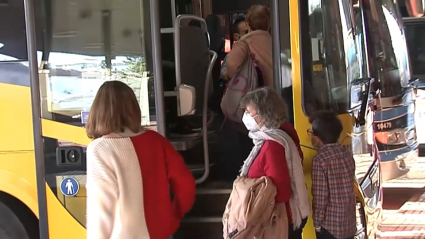 Usuarios de autobús en la región
