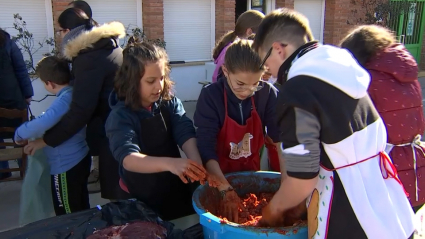 Matanza didáctica en el colegio de Segura de León.