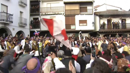 Día histórico en en Villanueva de la Vera: Las mujeres juran bandera en Villanueva de la Vera 