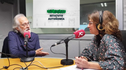 María Hurtado entrevistando a Ángel Briz
