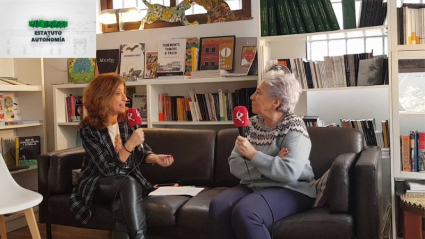 María Hurtado entrevistando a Marcelina Elviro
