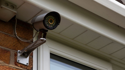 cámara de seguridad en edificio