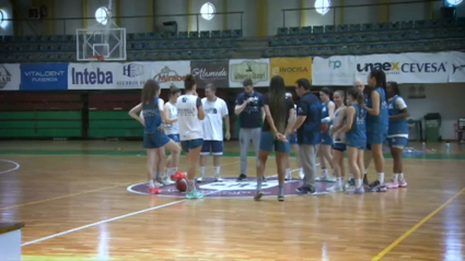 La plantilla del Miralvalle durante el último entrenamiento de la temporada