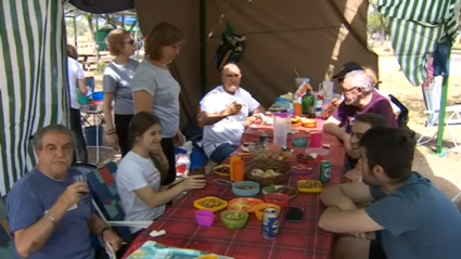 Un grupo de vecinos de Guareña celebran su 'jira'