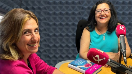 La escritora Inma Chacón con la periodista María Hurtado