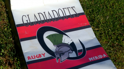 Nuestro reportero sin límites se ha colado en un entrenamiento de las categorías inferiores del equipo de rugby “Gladiadores” de Mérida, el que también participan personas con discapacidad gracias al convenio que este club mantiene con la entidad Mérida Disports.