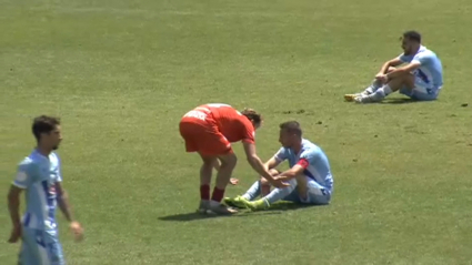 Jugadores del Socuéllamos consolando al Coria